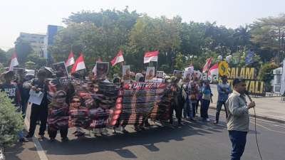 Cakra Muda Indonesia Gelar Aksi di Balai Kota Surabaya, Desak Pengembangan Perkara Gratifikasi dan TPPU
